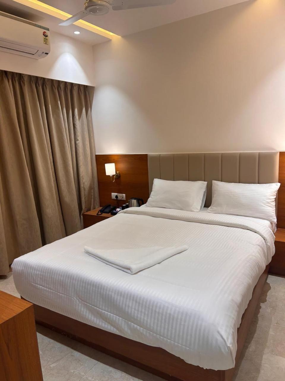 Hotel Neem Heritage シルディ エクステリア 写真