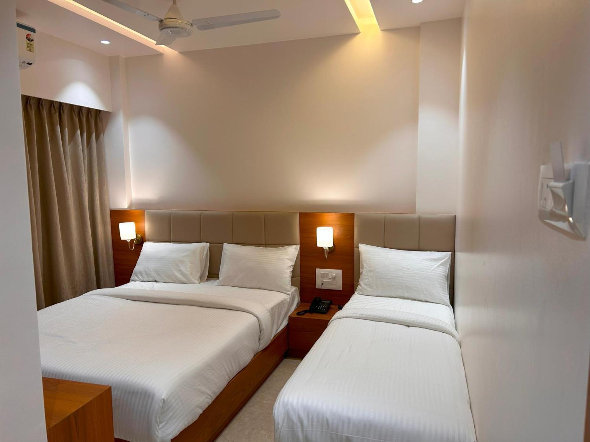 Hotel Neem Heritage シルディ エクステリア 写真