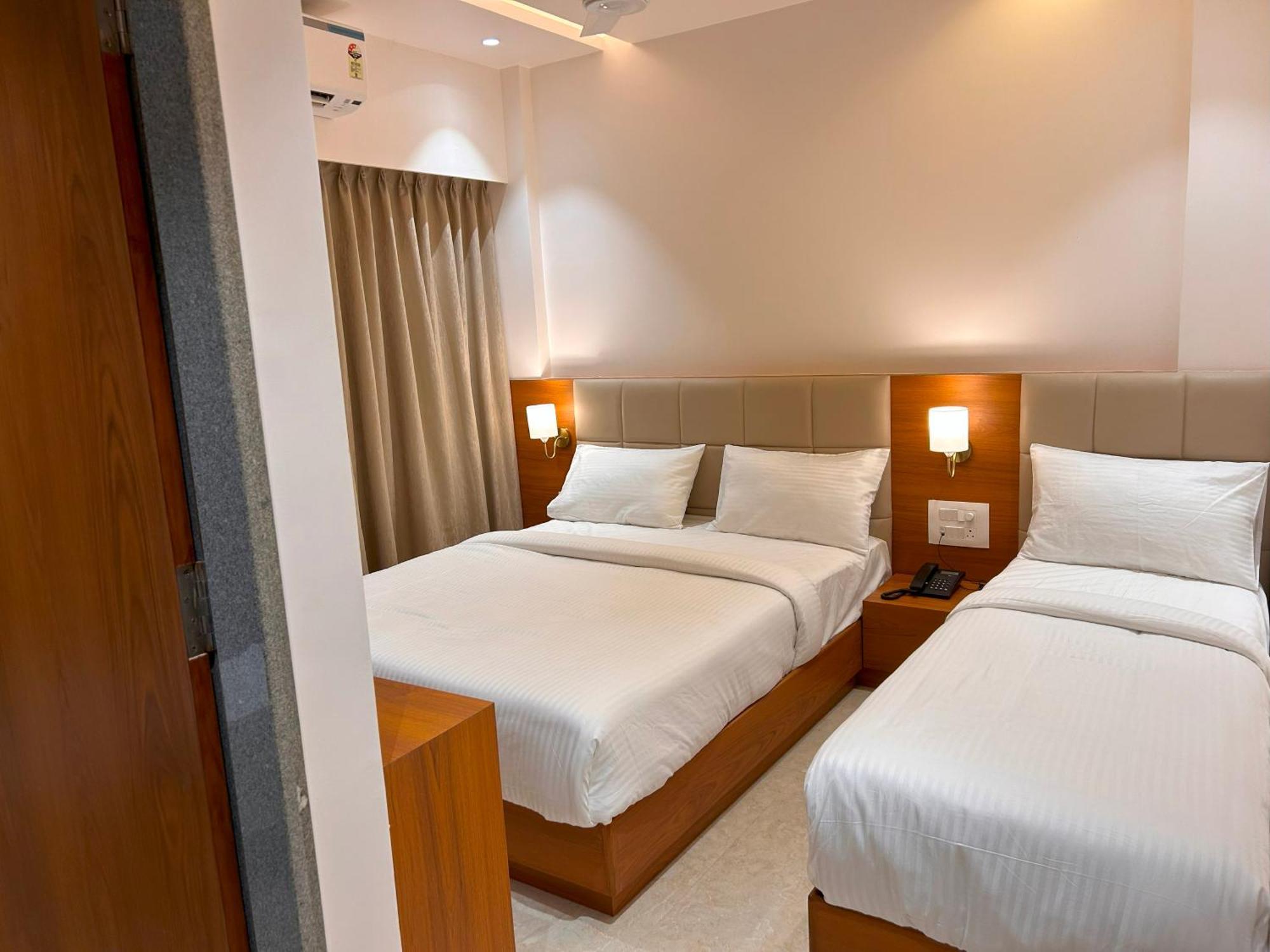 Hotel Neem Heritage シルディ エクステリア 写真